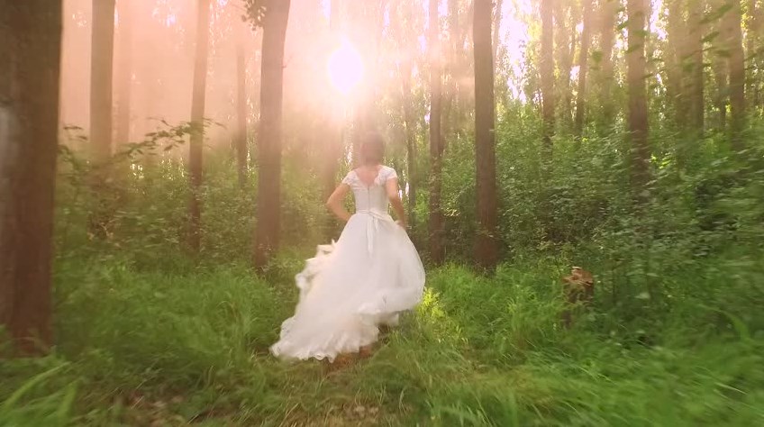 Rüyada evli bir kadın için beyaz elbise görmek