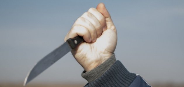 太ももをナイフで刺される夢 - エジプトのウェブサイト