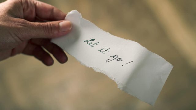 Tumačenje snova o tome kako mi netko daje komad papira s natpisom - Egipatska web stranica