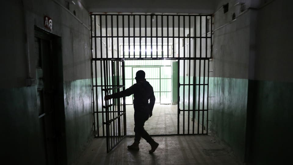 Dromen om de gevangenis binnen te gaan en te verlaten - Egyptische website