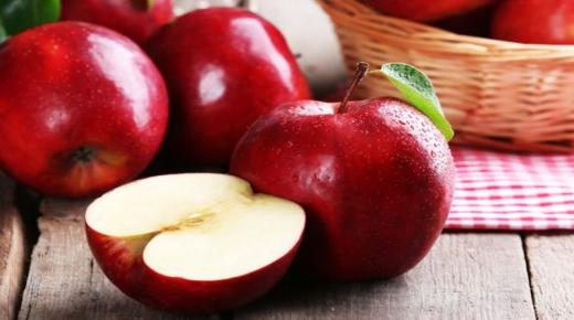 Indikacije i tumačenja viđenja jedenja jabuka u snu od Ibn Sirina