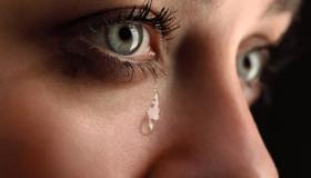 Tolkning av å se gråte i en drøm for single kvinner av Ibn Sirin