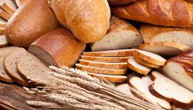Interpretasie van sien brood eet in 'n droom deur Ibn Sirin en Nabulsi