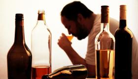 შეიტყვეთ მეტი სიზმარში ალკოჰოლის დალევის ალ-ოსაიმის ინტერპრეტაციის შესახებ