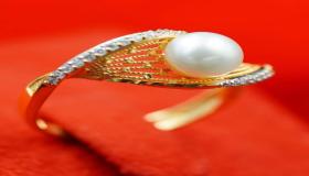 Spoznajte razlago zlatega prstana v sanjah za nosečnico od Ibn Sirina ter razlago sanj o nakupu zlatega prstana za nosečnico, prodaji zlatega prstana v sanjah za nosečnico in podaritvi zlat prstan v sanjah nosečnici