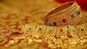 Lær mer om tolkningen av å se gull for en gift kvinne i en drøm ifølge Ibn Sirin