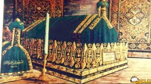 Lær mer om å se profetens grav i en drøm av Ibn Sirin