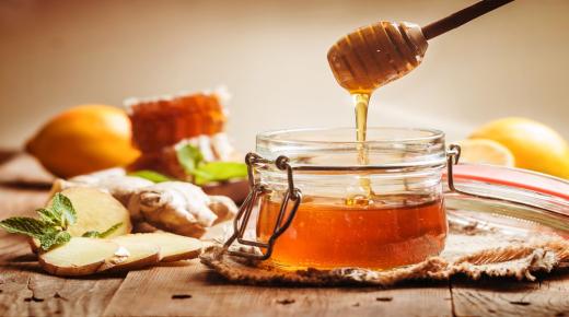 Lär dig om de 15 viktigaste fördelarna med ingefära och honung