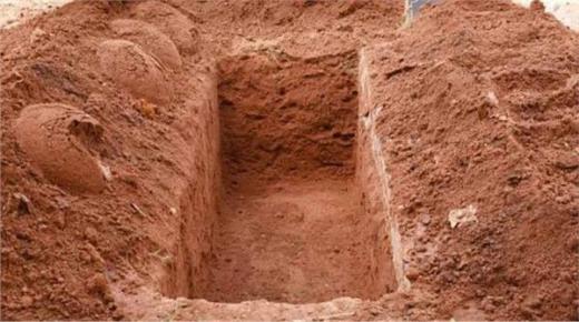 Lär dig tolkningen av att gräva en grav i en dröm av Ibn Sirin