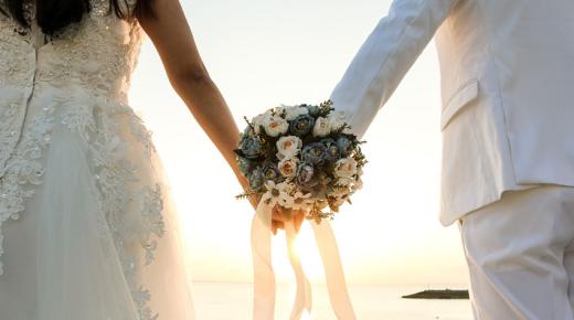 इब्न सिरिन के अनुसार एक सपने में एक विवाहित व्यक्ति की शादी की क्या व्याख्या है?