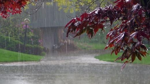 इब्न सिरिन द्वारा सपने में बारिश की व्याख्या के बारे में जानें