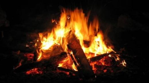 इब्न सिरिन द्वारा सपने में आग जलाने की व्याख्या, घर में आग लगाने के सपने की व्याख्या और आग जलाने और उसे बुझाने के सपने की व्याख्या सीखें
