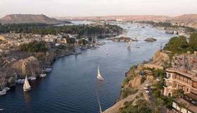 Lær mer om tolkningen av å se Nilen i en drøm av Ibn Sirin