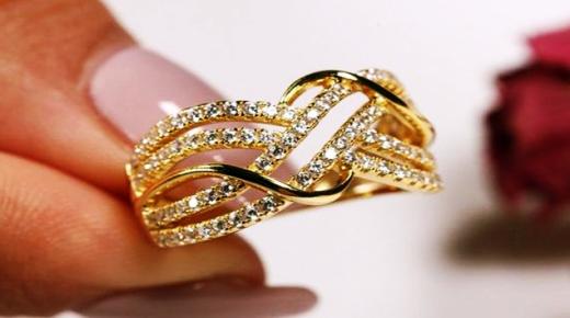 Какво е толкувањето на сонот за носење златен прстен за бремена жена, според Ибн Сирин?