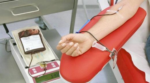 रक्तदान पर एक विशिष्ट और व्यापक विषय और रक्तदान के महत्व की अभिव्यक्ति