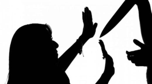 इब्न सिरिन द्वारा एकल महिलाओं के लिए चाकू से वार करने के सपने की व्याख्या