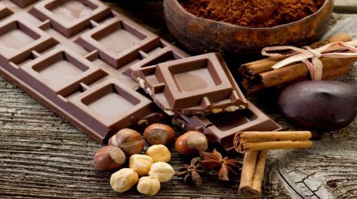 Tumačenje snova o jedenju čokolade za starije tumače