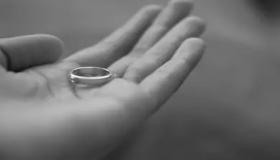 Tolkning av en dröm om att ge en ring till någon av Ibn Sirin och Ibn Shaheen