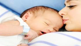 Tumačenje snova o rađanju sina za trudnicu i tumačenje snova o rađanju blizanaca, dječaka i djevojčice za trudnicu, od Ibn Sirina.