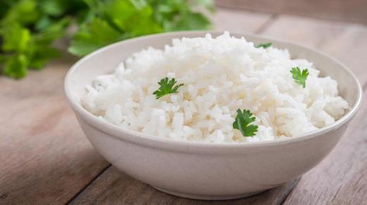 Какво е толкувањето на сонот за јадење ориз за Ибн Сирин?