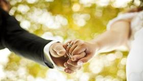 इब्न सिरिन की विवाहित महिला के लिए शादी के सपने की व्याख्या जानें