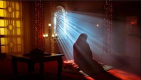 Kuidas tõlgendatakse Ibn Sirini järgi vallaliste naiste eest ilma qiblata palvetamist unenägu?