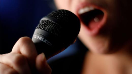 შეიტყვეთ იბნ სირინის მიერ გათხოვილი ქალისთვის სიმღერის სიზმრის ინტერპრეტაცია