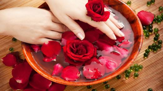 Ibn Sirini ja Nabulsi unenäo tõlgendus punastest roosidest unenäos