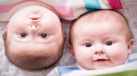 Дознајте за толкувањето на сонот за раѓање на близначки во сон според Ибн Сирин