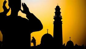 Кое е толкувањето на сонот за лице кое повикува на молитва според Ибн Сирин, толкувањето на сонот на лицето кое повикува на молитва со убав глас и толкувањето на сонот на лицето кое повикува на молитва во џамија
