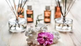 Научете го толкувањето на сонот на Ибн Сирин за купување парфем