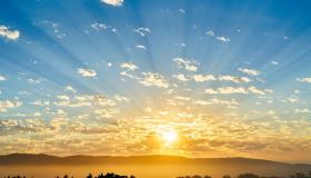 इब्न सिरिन के अनुसार, एक सपने में पश्चिम से सूरज उगने के सपने की 20 सबसे महत्वपूर्ण व्याख्याएँ