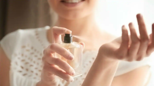 Tolkning av en dröm om parfym för en gift kvinna