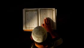 Ibn Sirinning so'zlariga ko'ra, yolg'iz ayol uchun Qur'on o'qish haqidagi tushning ta'biri nima?
