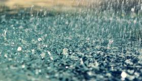 Wat is de interpretatie van de droom van zware regen door Ibn Sirin?