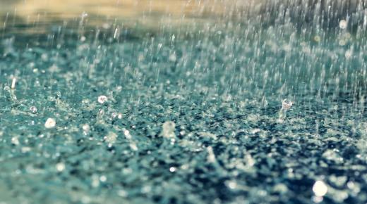 Kaip aiškina Ibn Sirino sapną apie stiprų lietų?