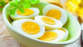 Kako tumači Ibn Sirin vidjeti kuhana jaja u snu?