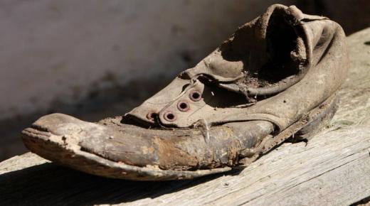Tolkning av å se gamle sko i en drøm for enslige kvinner av seniorforskere