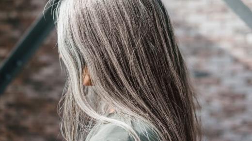 इब्न सिरिन द्वारा भूरे बालों के बारे में एक सपने की व्याख्या, भूरे बालों के दिखने के बारे में एक सपने की व्याख्या, भूरे बालों और दाढ़ी के बारे में एक सपने की व्याख्या