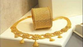 Wat is die interpretasie om 'n geskenk van goud in 'n droom aan Ibn Sirin en Ibn Shaheen te sien?