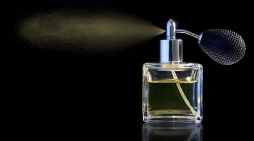 Научете го толкувањето на мирисот на парфем во сон од Ибн Сирин