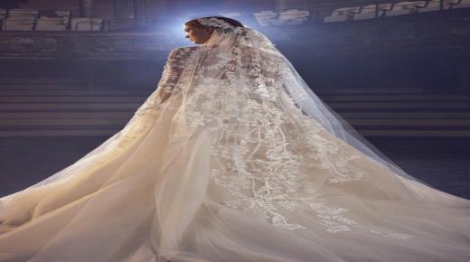 इब्न सिरिन द्वारा एक विवाहित महिला के लिए एक शादी की पोशाक के बारे में एक सपने की व्याख्या, और एक विवाहित महिला के लिए एक सपने में शादी की पोशाक का नुकसान