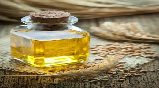 Vilka är fördelarna med vetegroddsolja för fet hud?