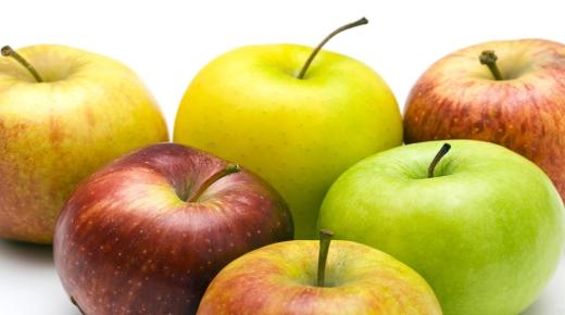 Att se äpplen i en dröm av Ibn Sirin och äta äpplen i en dröm och tolka en dröm om att plocka äpplen