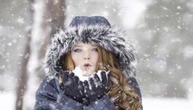 De viktigste 30 tolkningene av å se snø i en drøm for single kvinner av Ibn Sirin