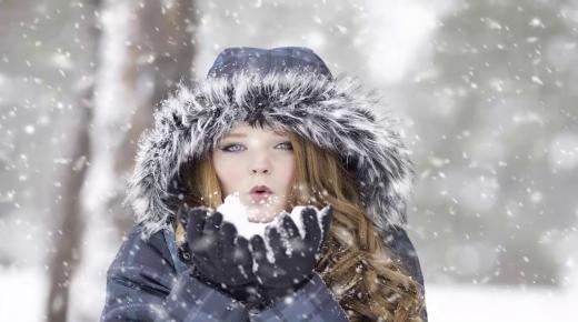 Најважните 30 толкувања за гледање снег во сон за самохрани жени од Ибн Сирин