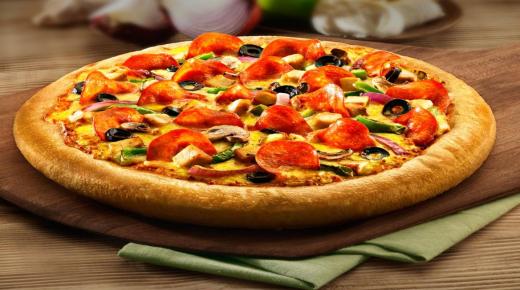Pizza i en dröm, tolkning av en dröm om att äta pizza och tolkning av en dröm om pizza av Ibn Sirin