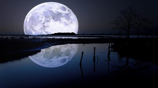 इब्न सिरिन के अनुसार चंद्रमा के बारे में एक सपने की व्याख्या के बारे में और जानें