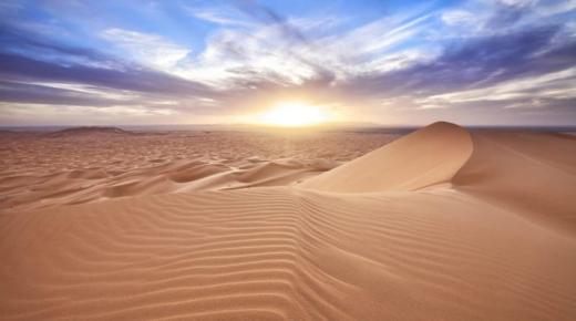 Дознајте повеќе за толкувањето на гледањето песок во сон