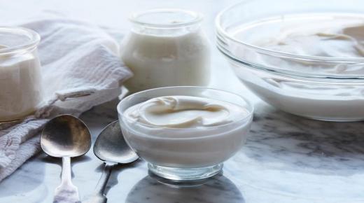 Spoznajte najpomembnejše prednosti jogurta pri driski in kako ga jesti